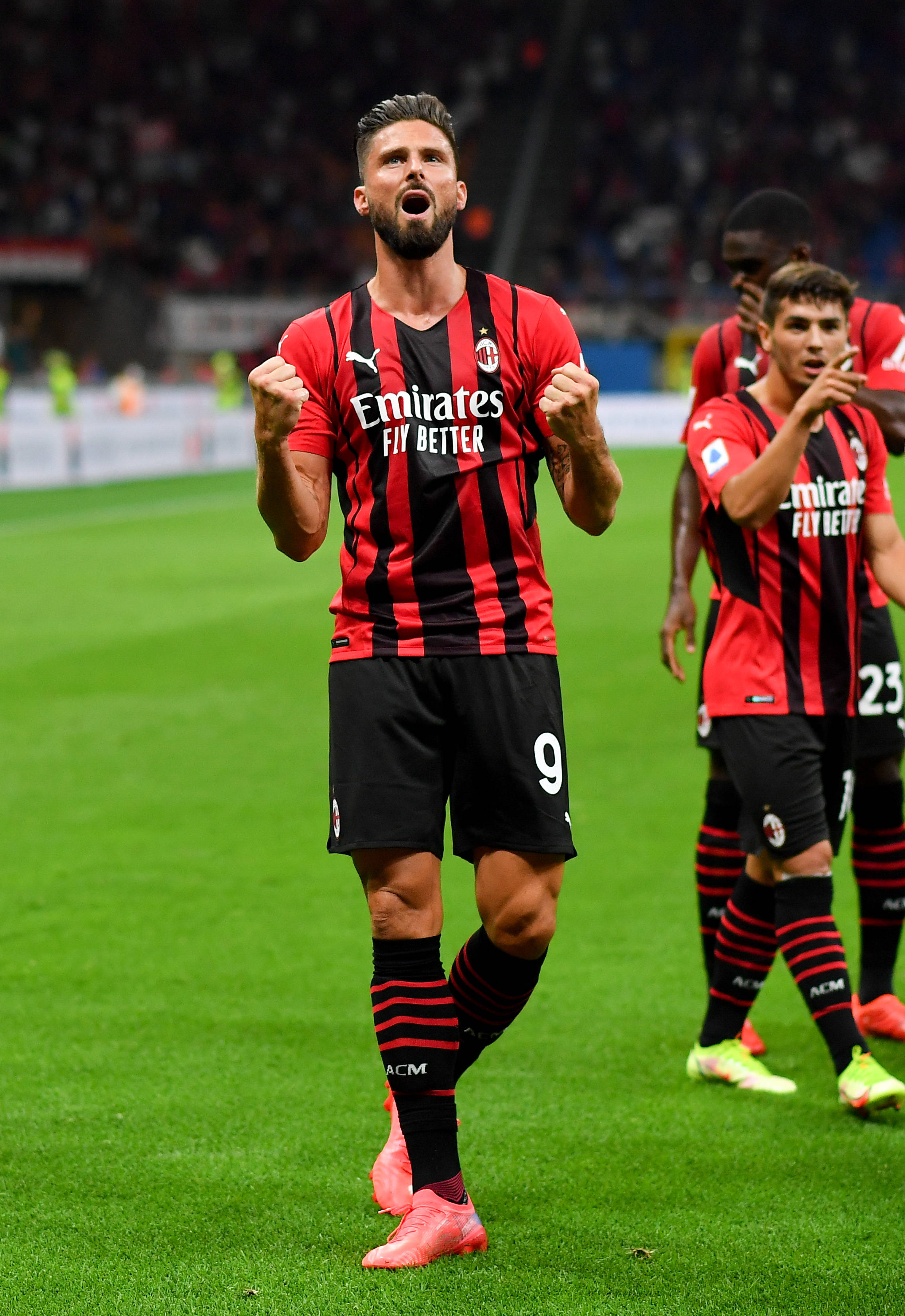 姆巴佩：当你为大俱乐部效力时外界总是议论纷纷，我们要团结（姆巴佩：身处豪门难免被议论，关键是保持团结）