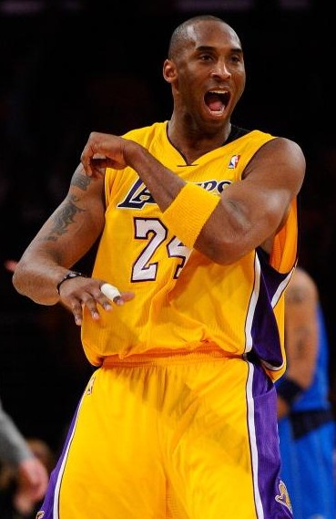 又遭伤病魔咒！浓眉腹股沟痉挛提前退赛 专家详解伤情恐休战3-6周（伤病再度袭来！浓眉腹股沟痉挛半途退场，专家称或需缺阵3至6周）