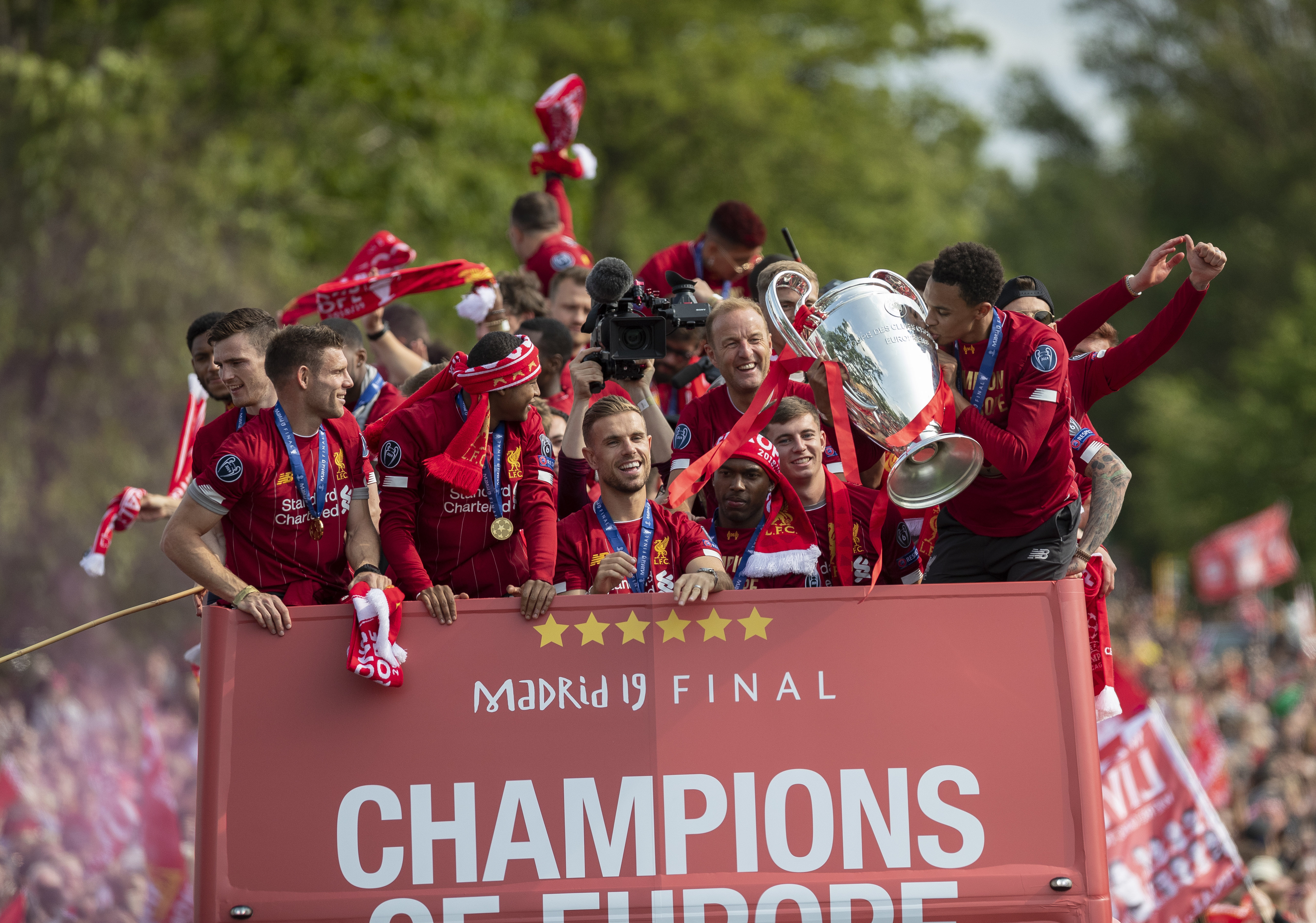 拜仁3-1逆转葡体，格纳布里传射、卡尔、塔破门，基米希乌龙（拜仁3-1逆转葡体：格纳布里传射，卡尔与塔建功，基米希自摆乌龙）