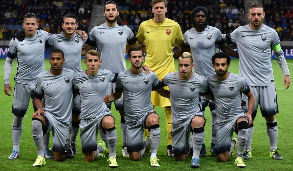 荷媒：阿贾克斯将与小克鲁伊夫会面，他是贾府新任总监候选人（荷媒：阿贾克斯将约谈小克鲁伊夫，后者是新任总监候选人）