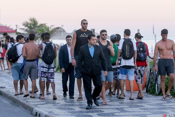 再次相见！穆勒生涯对阵梅西共计7胜3负，并留下诸多名场面（再度相逢！穆勒生涯对梅西7胜3负，名场面频出）