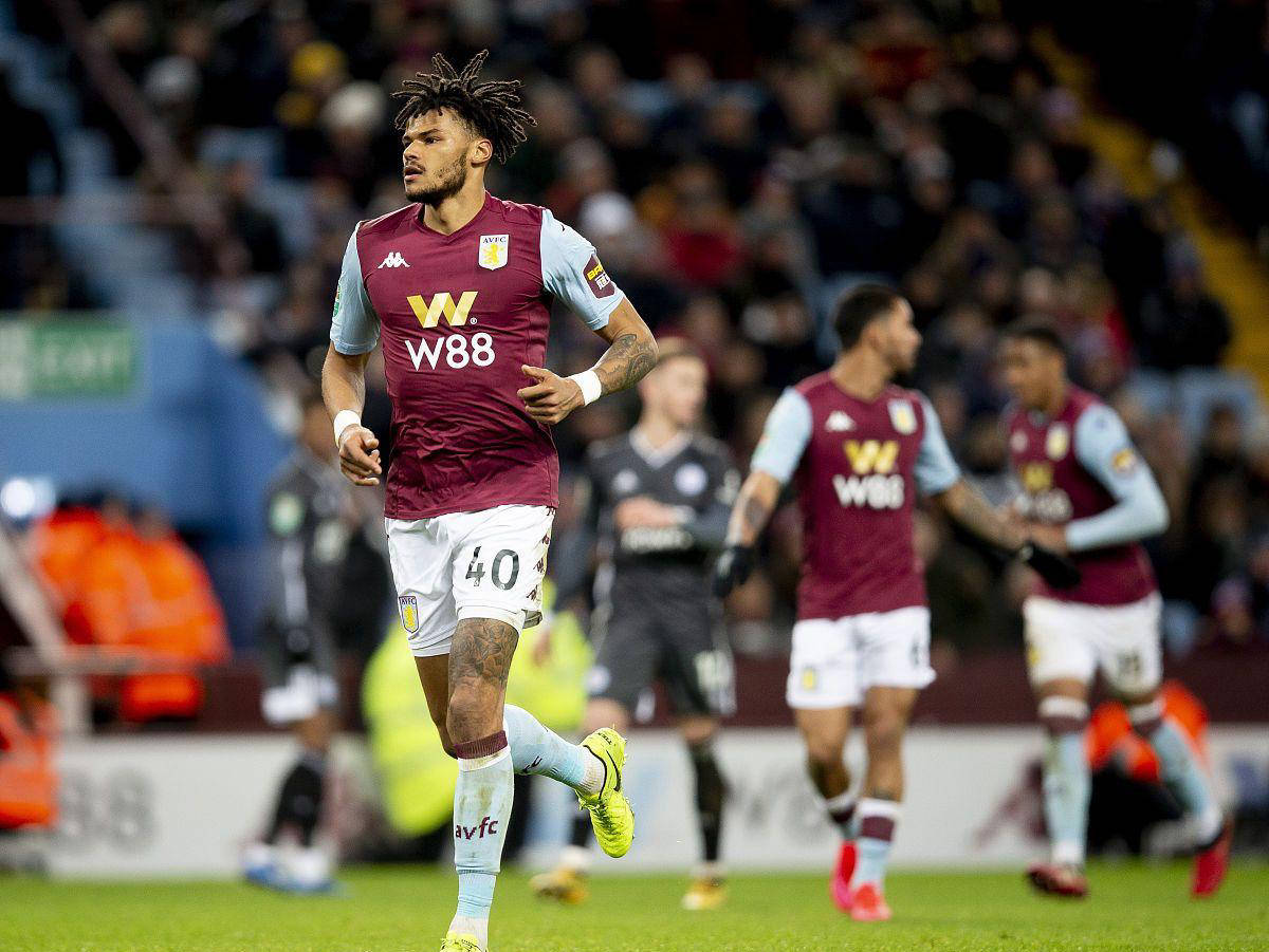 皇马16岁天才首获一线队征召！后防告急 卡斯蒂利亚新星临危受命（皇马后防告急！16岁天才首次入选一线队，卡斯蒂利亚新星火线救场）