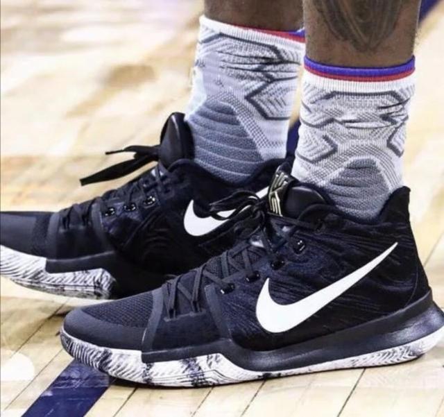 胸有激雷而面如平湖者可拜上将军！卡斯尔进关键2罚 马刺3分领先（心有惊雷面如止水，方配上将之名！卡斯尔关键两罚命中，马刺领先3分）