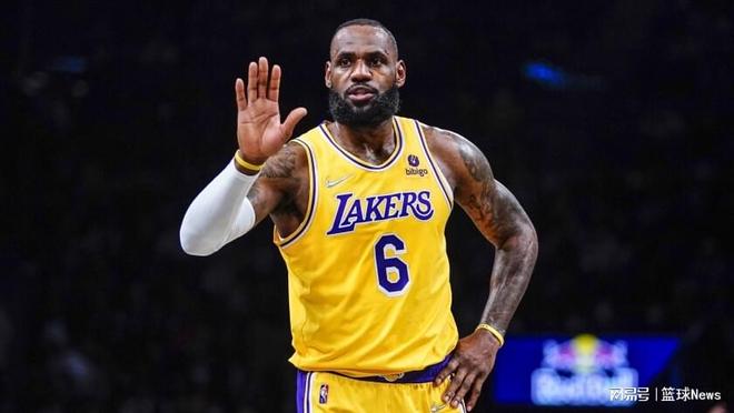 米兰客战拉齐奥：莱奥领衔，亚沙里、里奇、拉比奥出战（米兰做客拉齐奥：莱奥挂帅，亚沙里、里奇、拉比奥悉数登场）