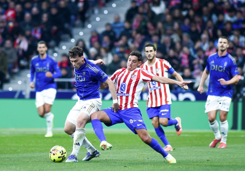 篮球赛场风云突变，三分球盛宴闪耀全场（篮球赛场风云变幻，三分狂潮席卷全场）