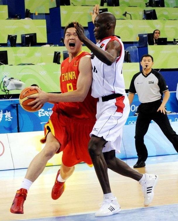 法尔克：拜仁不大可能续约格雷茨卡，尤文、那不勒斯等队有意（法尔克：拜仁续约格雷茨卡希望渺茫，尤文与那不勒斯等队有意引进）