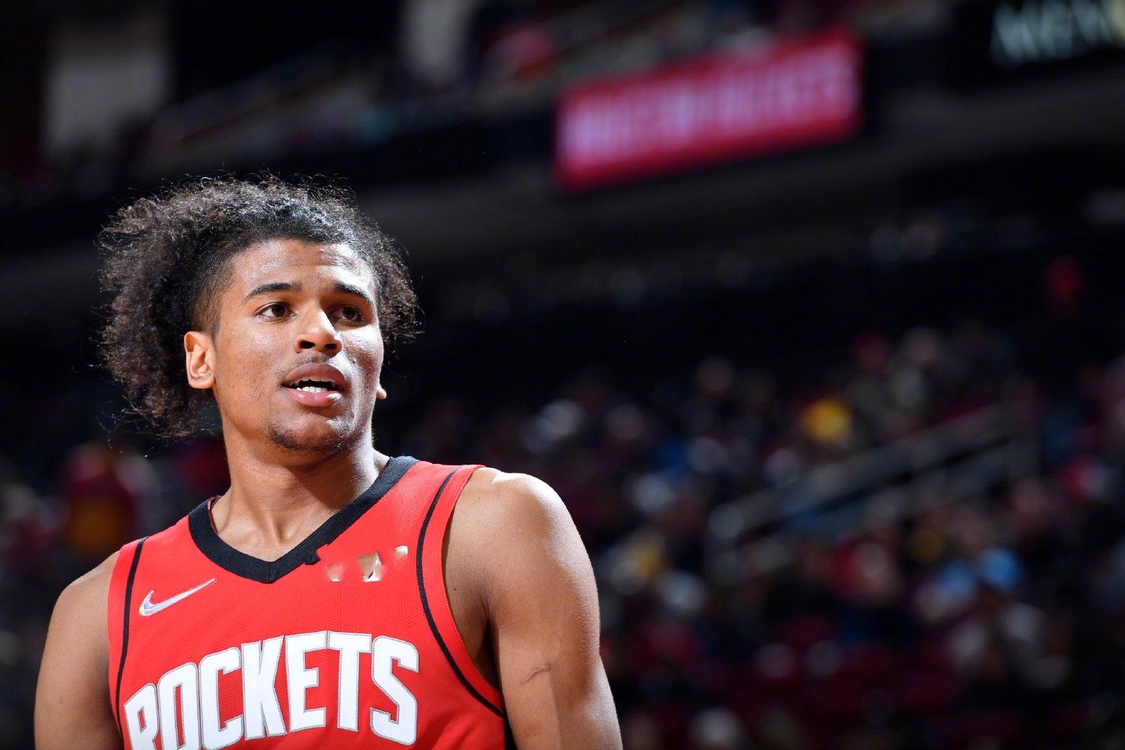 约基奇半场23+7＆穆雷11分，掘金23分领先国王（约基奇半场轰23+7、穆雷贡献11分，掘金以23分优势领先国王）